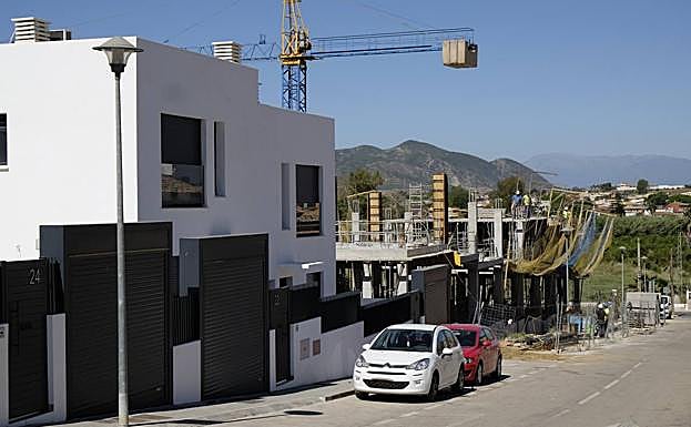 Construcción de adosados en Huertecilla de Mañas. 