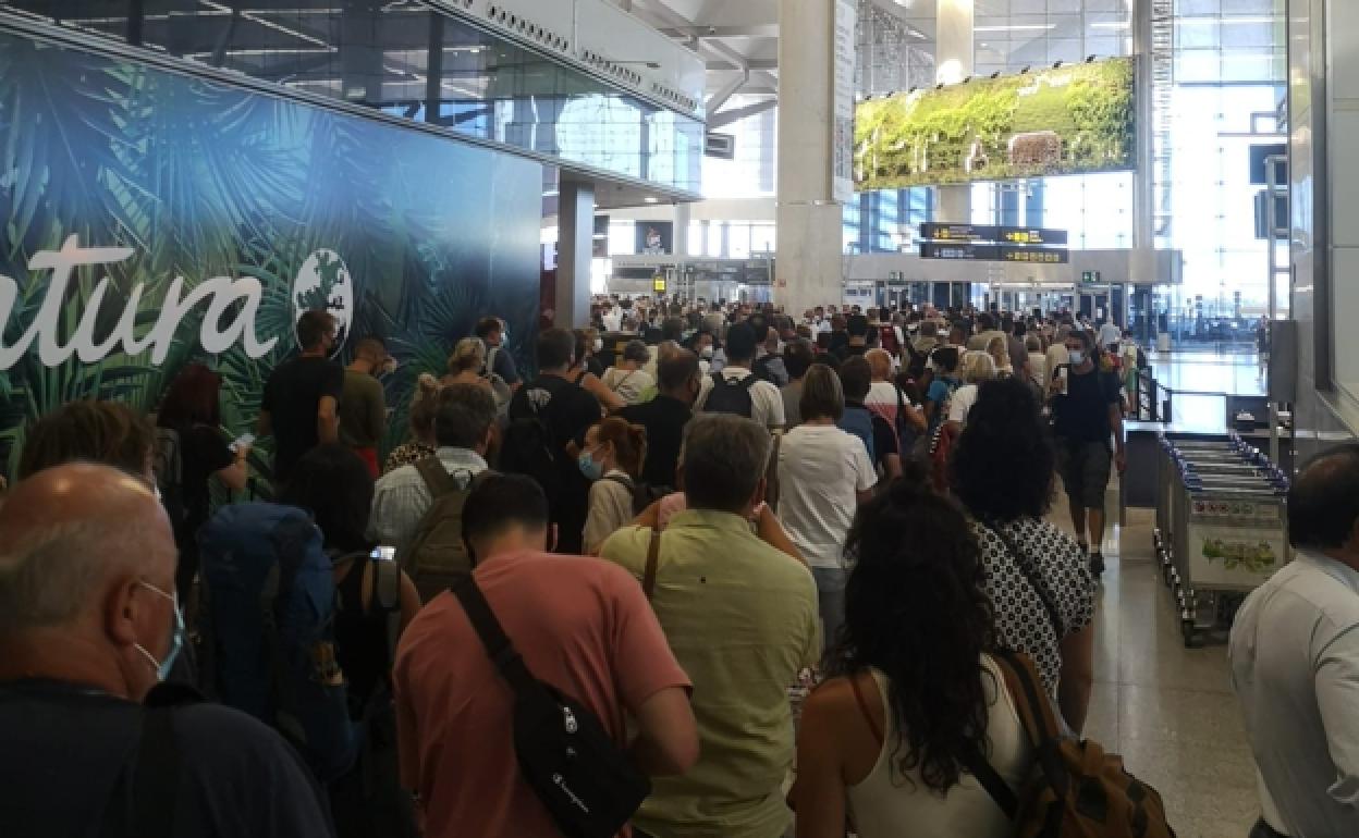 Colas en el Aeropuerto de Málaga en octubre del año pasado. 