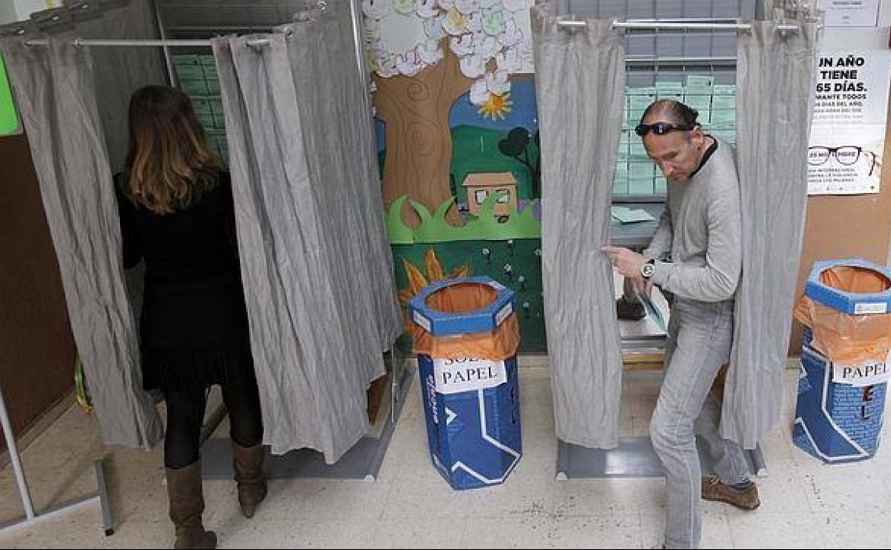 Elecciones andaluzas 2022: Así son las nuevas cabinas de votación que se distribuirán por los colegios electorales