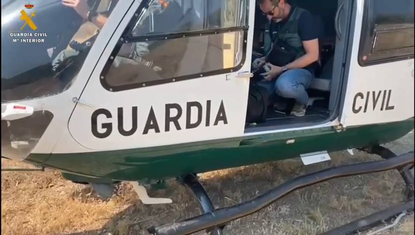 El Seprona investiga desde el aire la zona del incendio de Sierra Bermeja