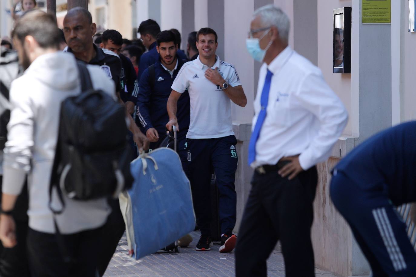 Ambiente en la llegada de la selección 