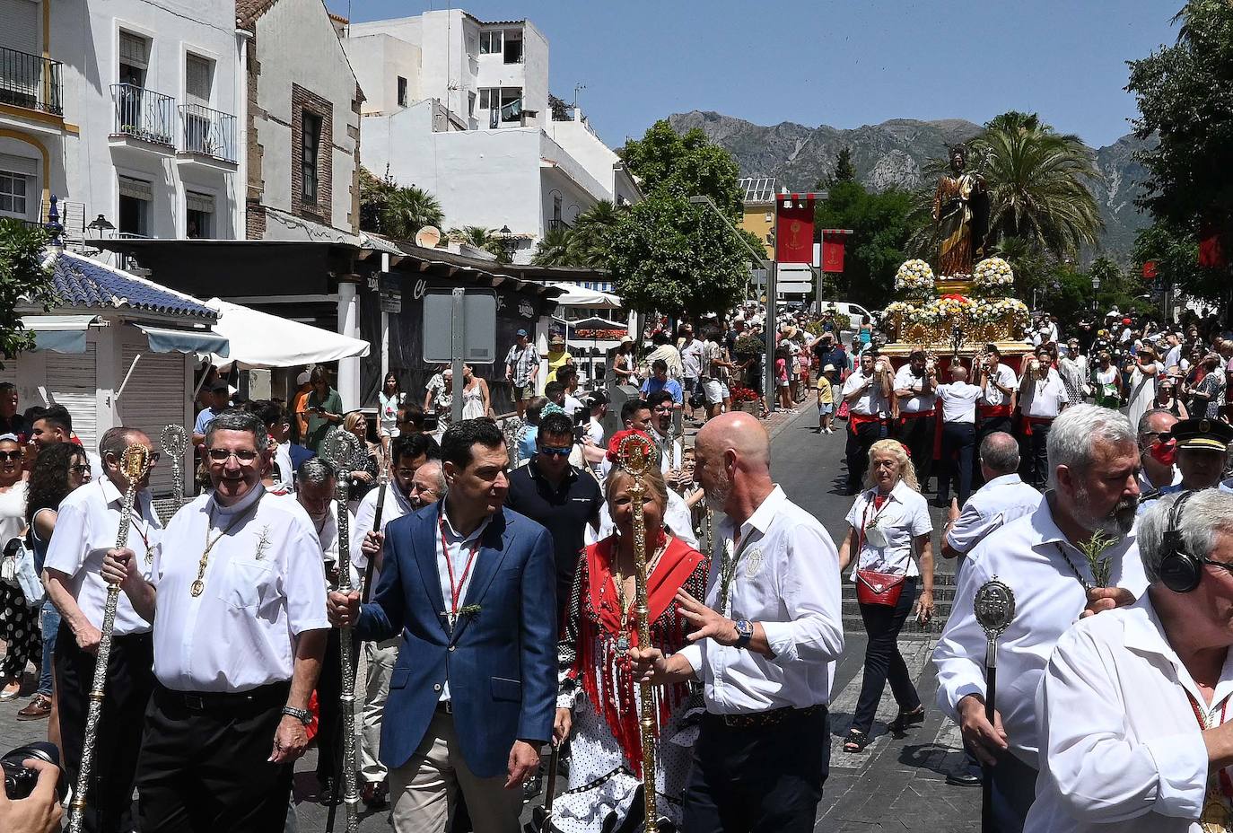 Procesión de San Bernabé por las calles de Marbella. 