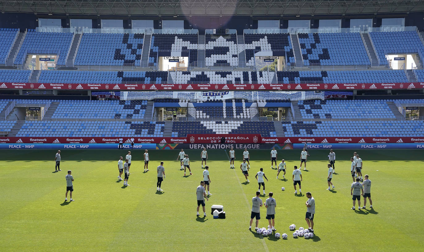 Fotos: El entrenamiento de la selección española en La Rosaleda en imágenes