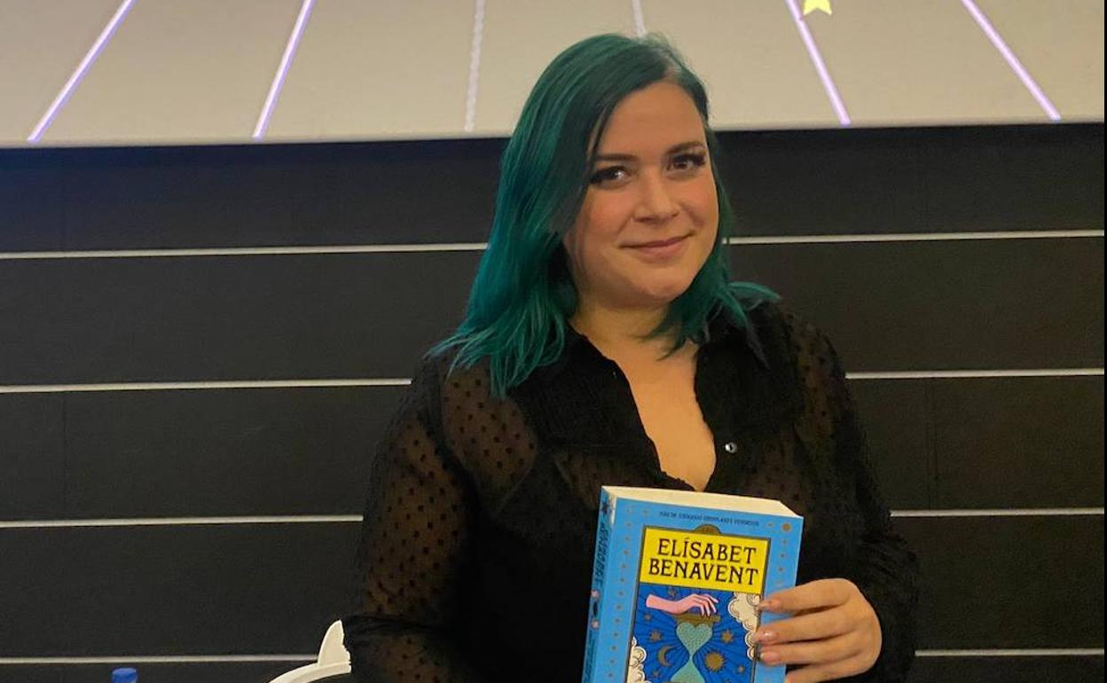 Elísabet Benavent, Beta Coqueta, en Málaga: la superestrella de la comedia romántica que mueve masas