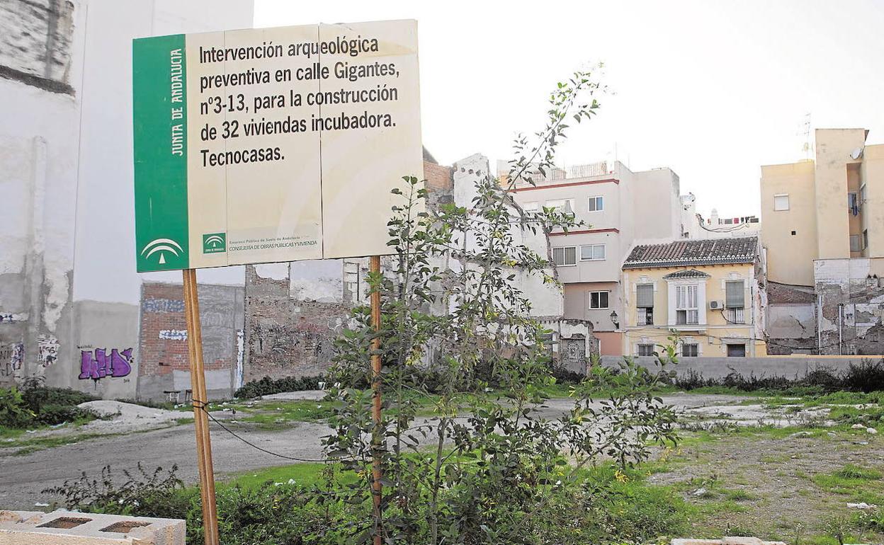 Solar de la calle Gigantes en el que estaba prevista la construcción de 32 'tecnocasas'. 