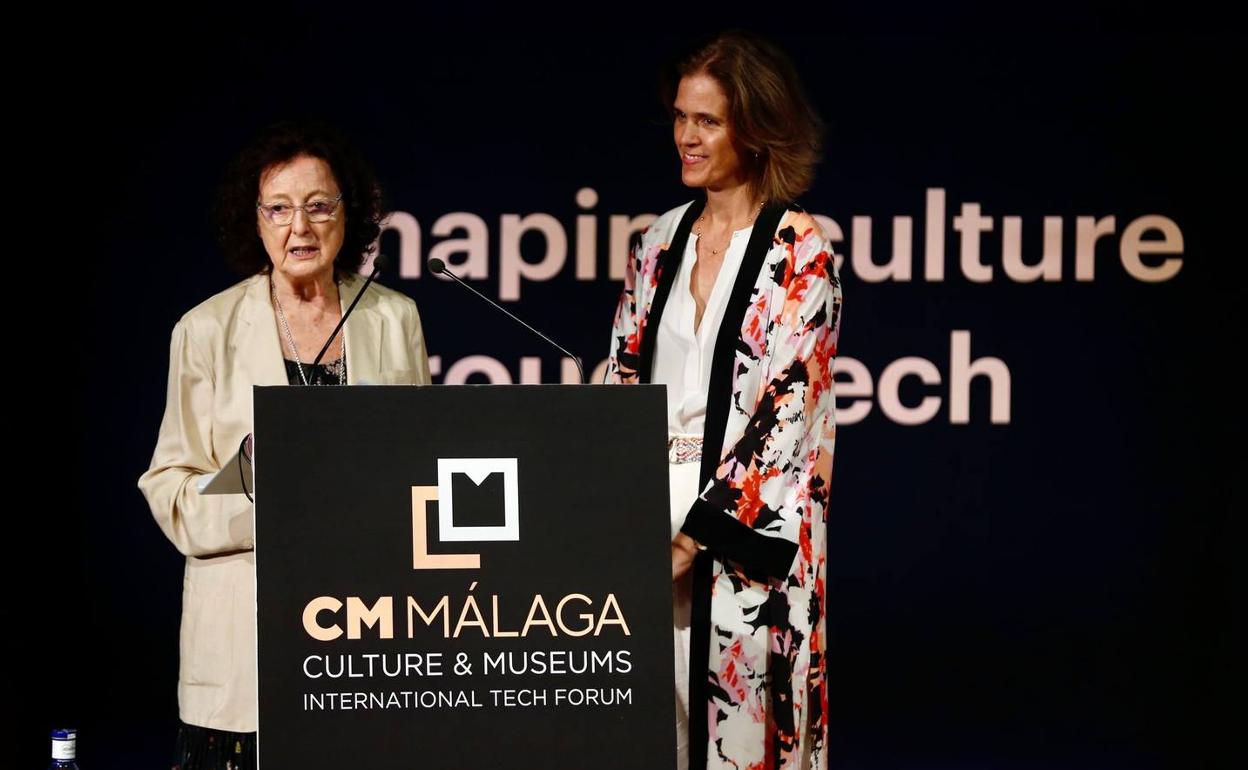 Rosina Gómez-Baeza y Lucía Ybarra, en la apertura del congreso 'Nuevas miradas'.