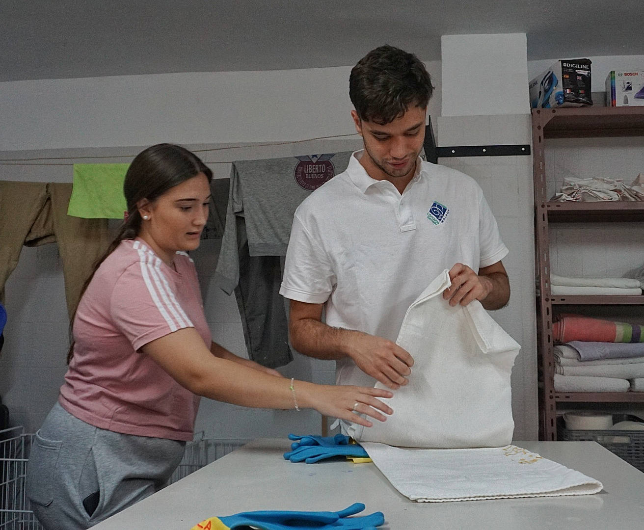 Alumnos de Alojamiento y Lavandería en el Cánovas del Castillo 