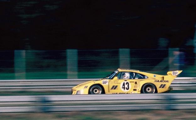 En la edicón de 1980 de las 24 Horas de Le Mans, con un Porsche 935 K3 