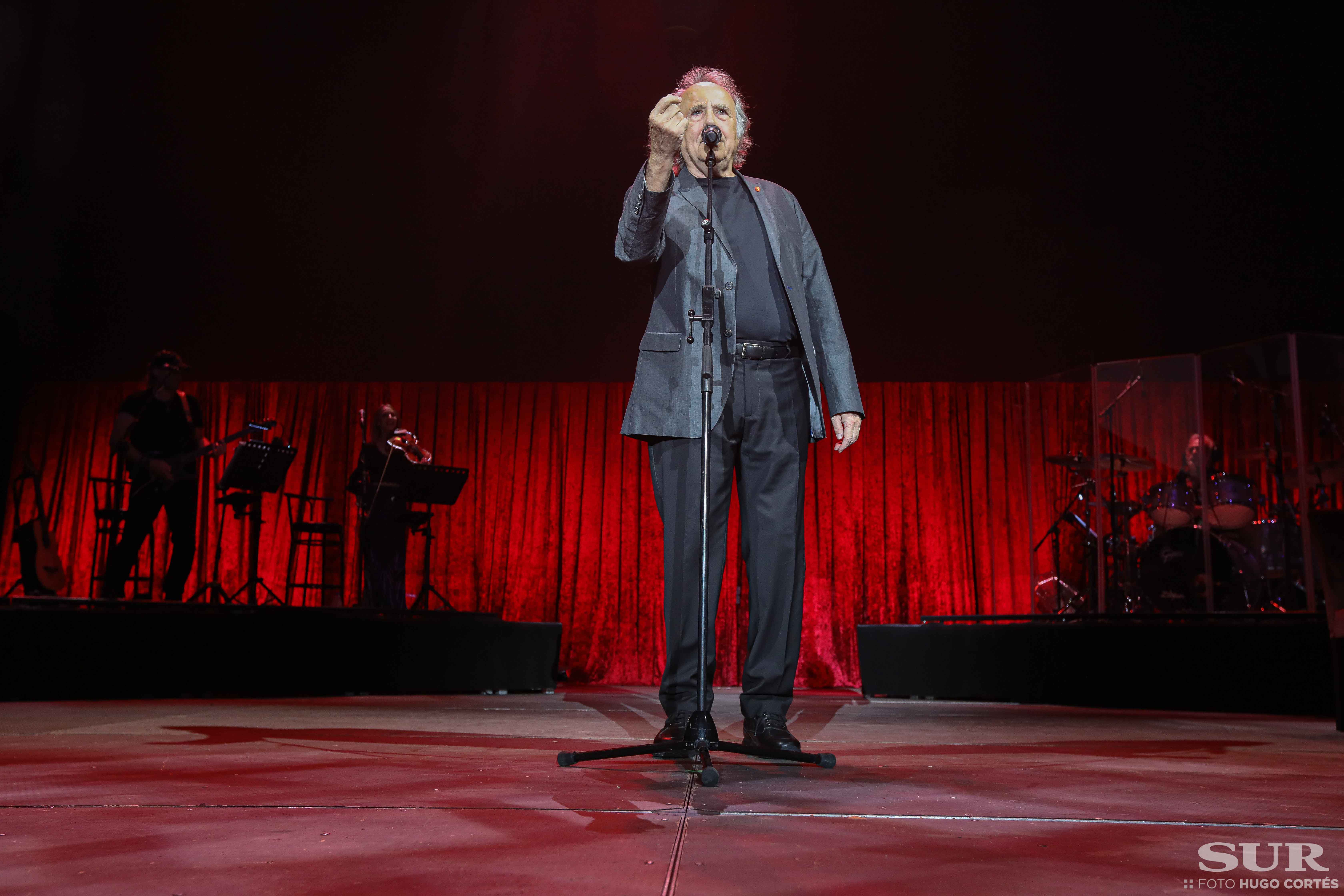 Un abarrotado Auditorio de Málaga se despide del artista en un último concierto inolvidable,en el que público y artista disfrutaron de canciones y complicidad