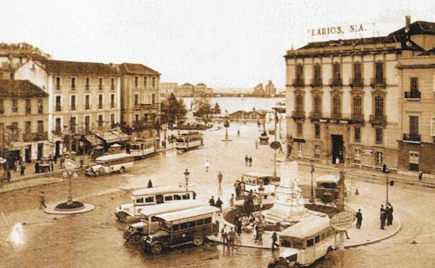 Acera de la Marina en los años treinta. Tarjeta postal