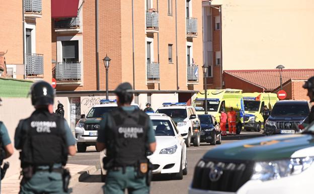 Perímetro acordonado por la Guardia Civil. 