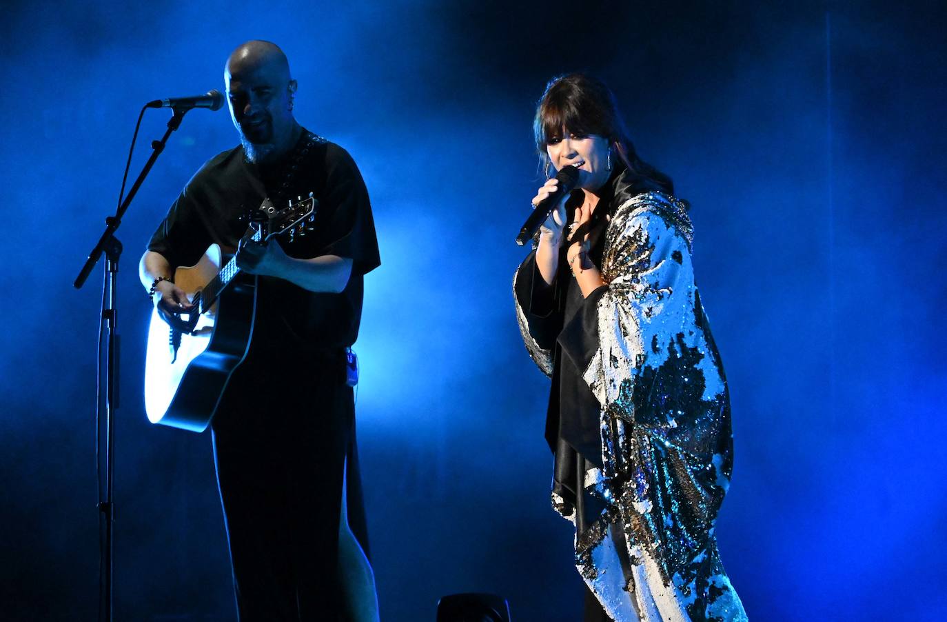 La marejada de Vanesa Martín arrasó anoche las gradas del Starlite tras cantar una recopilación de sus mejores temas y presentar un single de su próximo álbum.