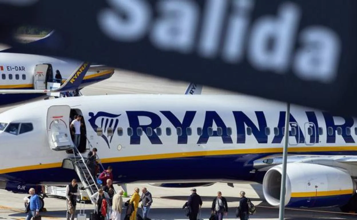 Altercado en un avión con destino a Málaga: detienen a un hombre que intentó forzar la puerta de emergencia