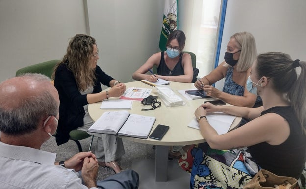 Acto de firma del convenio con Cruz Roja. 