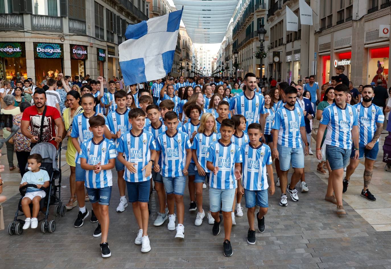 El Málaga desveló la que será la camiseta de su primera equipación 