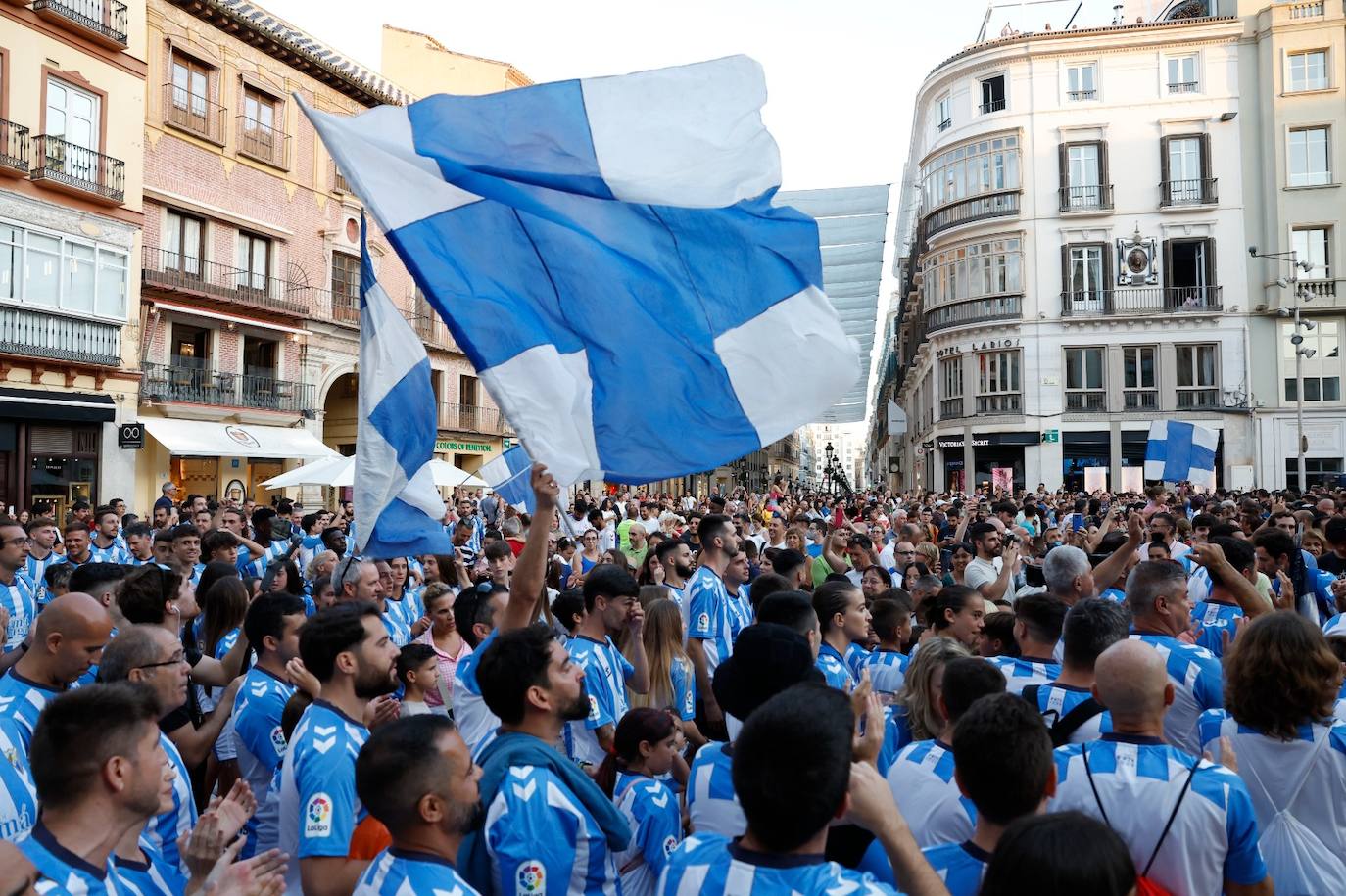 El Málaga desveló la que será la camiseta de su primera equipación 