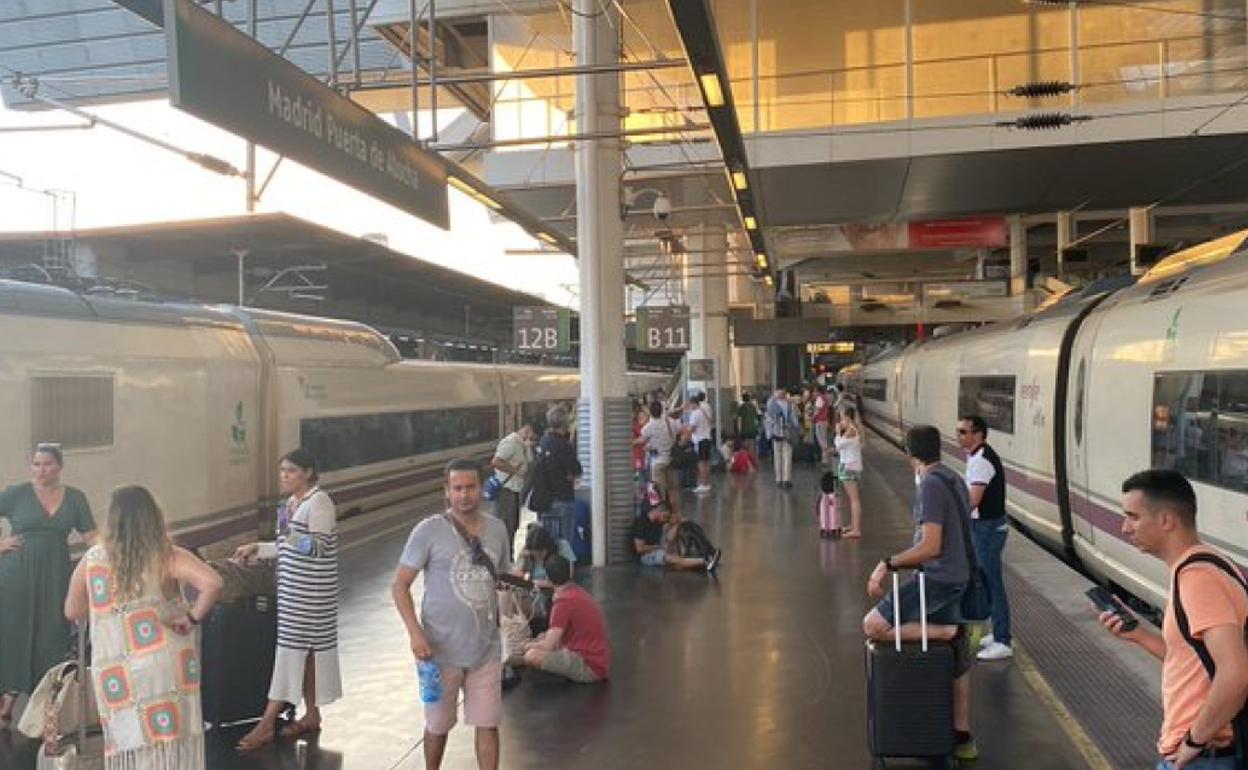 Pasajeros en Madrid afectados por la avería 
