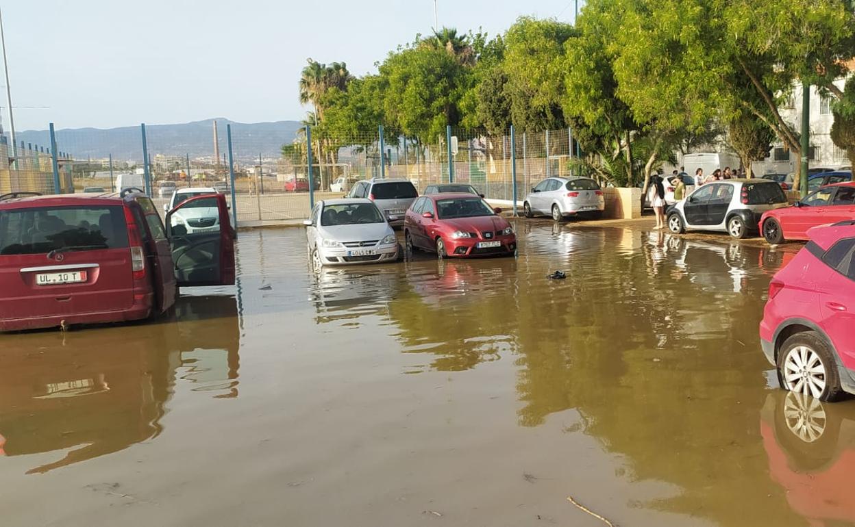 La rotura de la tubería de saneamiento se produjo la tarde del lunes. 