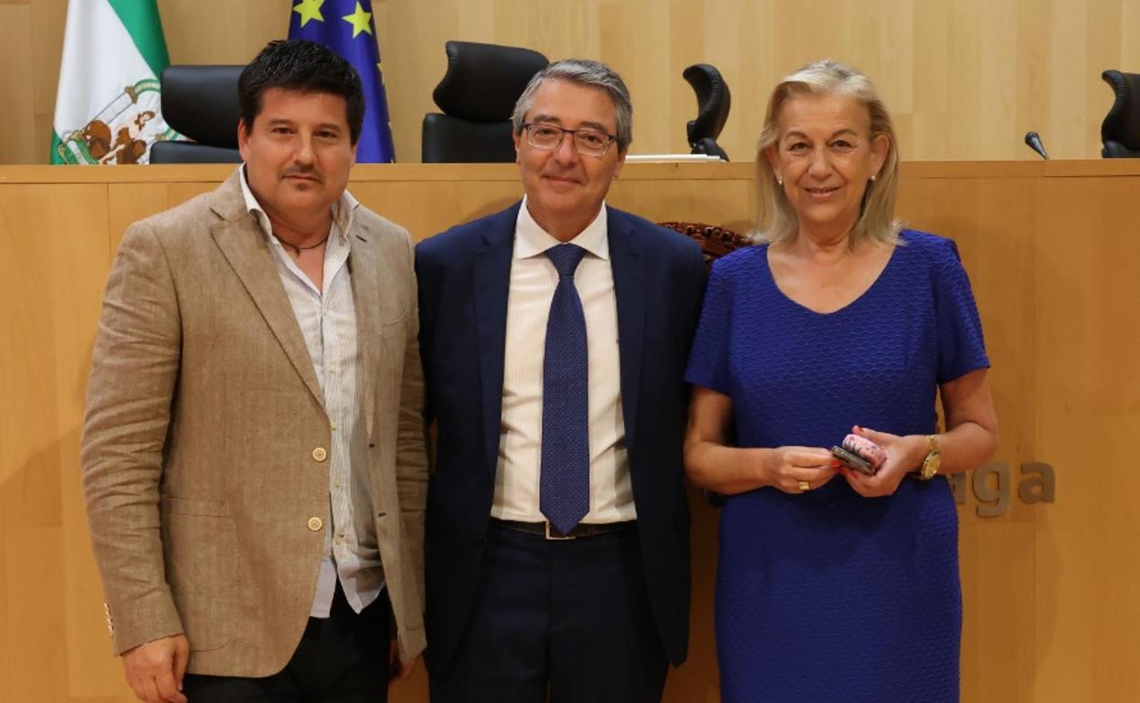 Oblaré y Caracuel junto a Salado, tras el pleno.