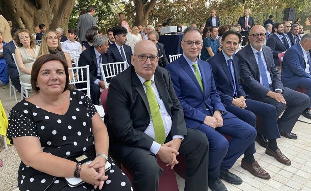 Imagen principal - En la primera imagen, Dolores Salas, Manuel López, Iván Sánchez, David Randel y Gregorio Cruz, algunos de los premiados. En la segunda, Joaquín Merlo, Jesús Montes, Juan Macho y Marta Suárez. En la última, Alfonso Abad, Ángel Aguado, Rocío Reina y José Antonio Martín.