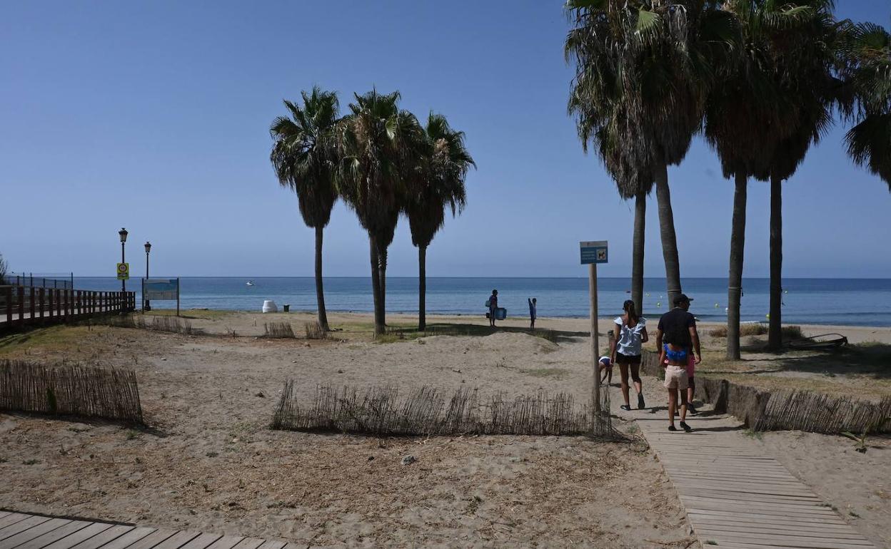 Trocadero, a la espera de la decisión administrativa sobre su traslado en la playa de Río Real de Marbella