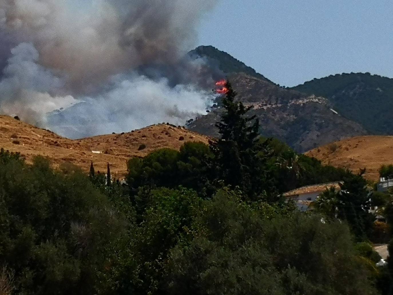 La columna del humo se veía desde prácticamente todo el litoral occidental, incluso desde la capital 