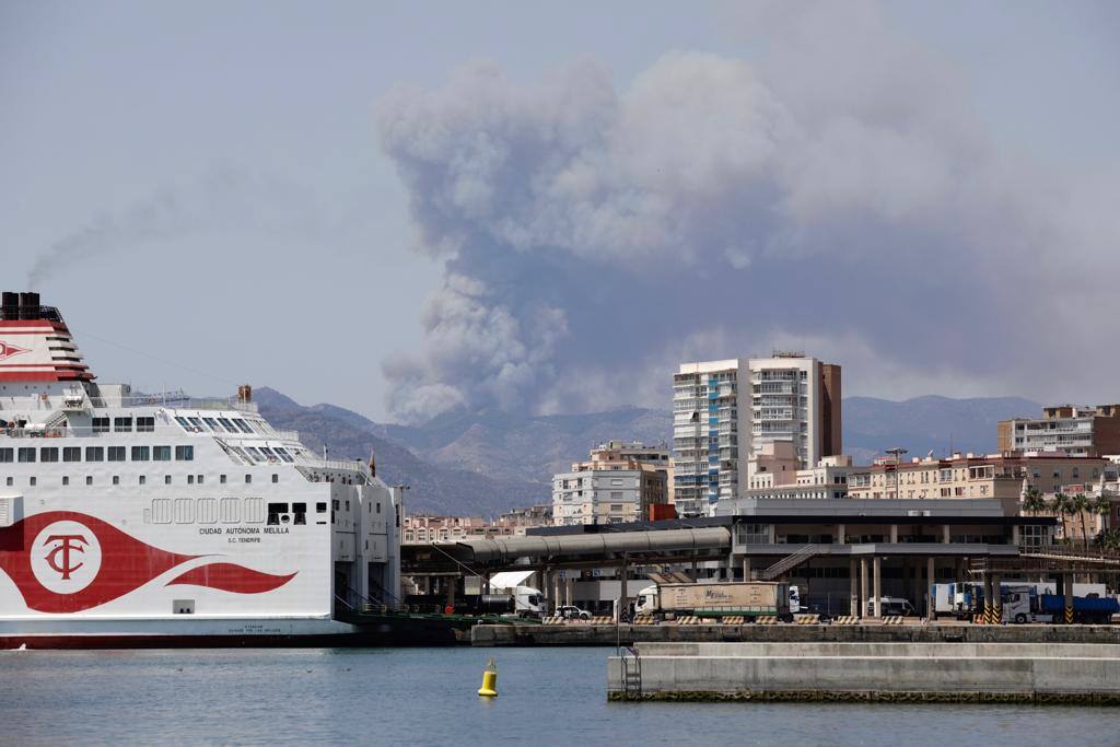 El humo, desde el puerto de Málaga