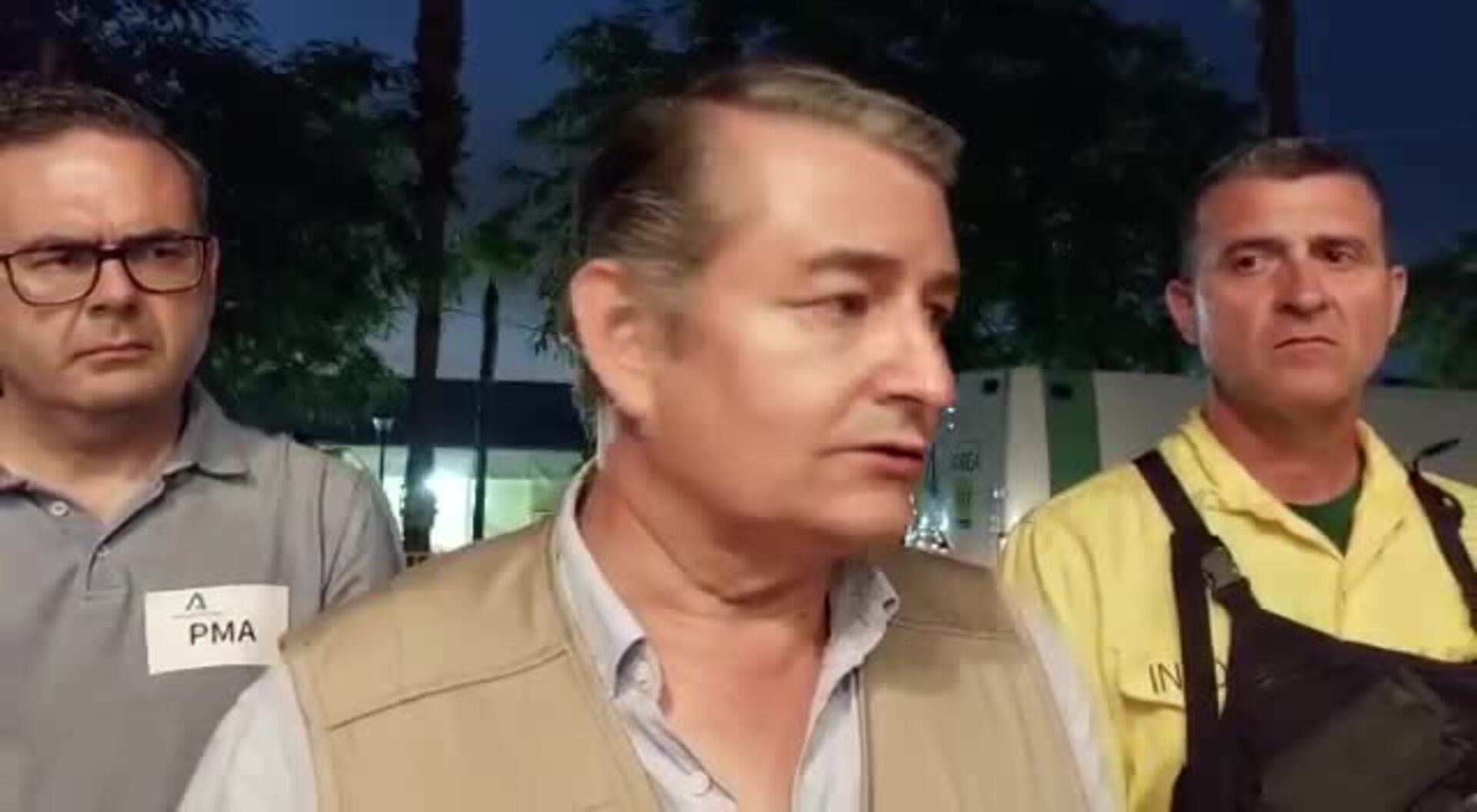 Antonio Sanz da las últimas novedades del incendio de Alhaurín el Grande desde el puesto de mando