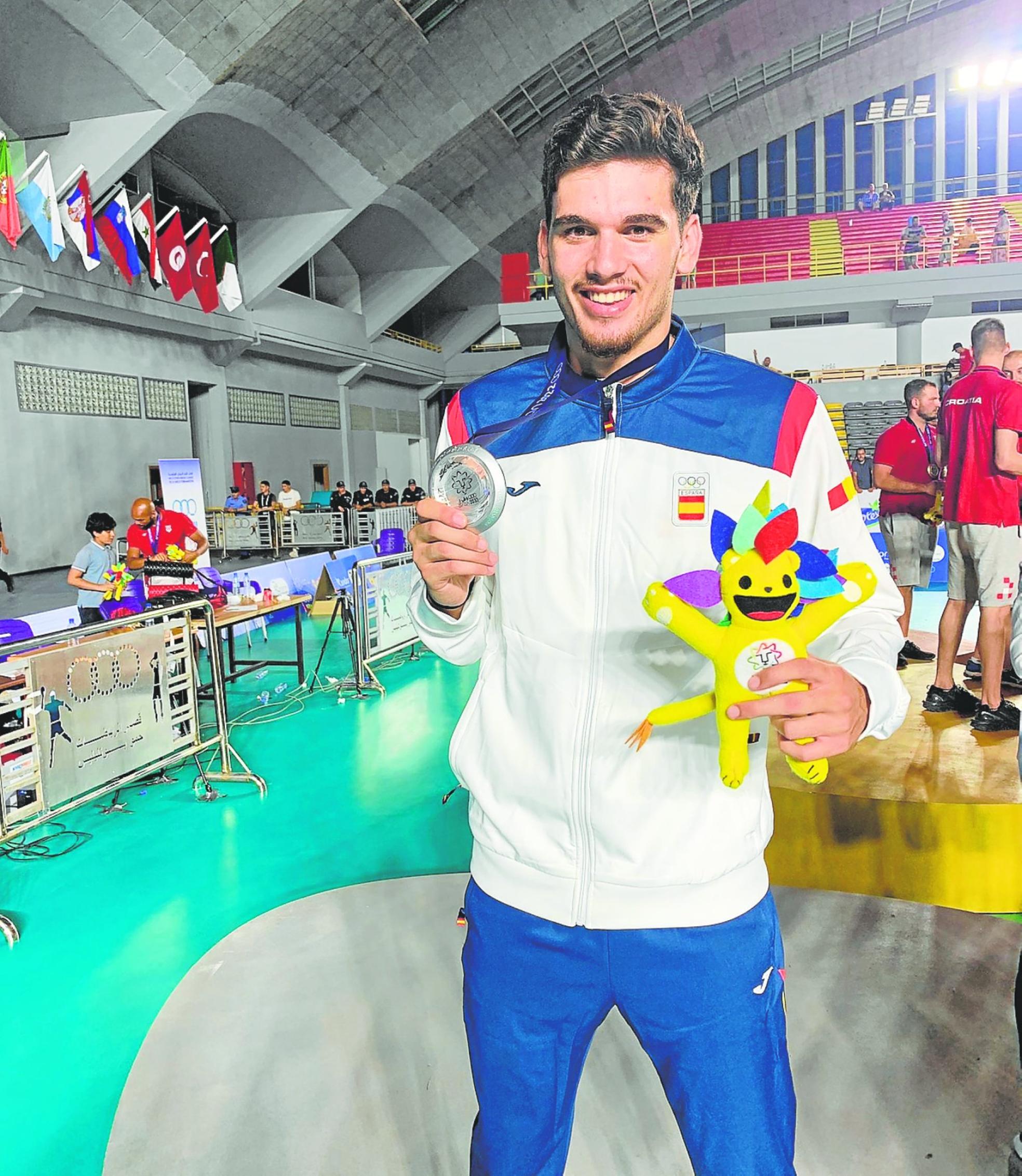 nternacional El malagueño formó parte de la selección española subcampeona de los Juegos del Mediterráneo. sur