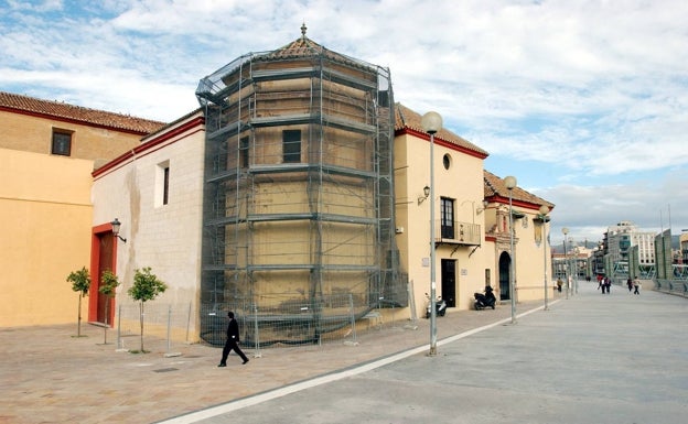 Obras de restauración del camarín barroco de Mena en 2002. 