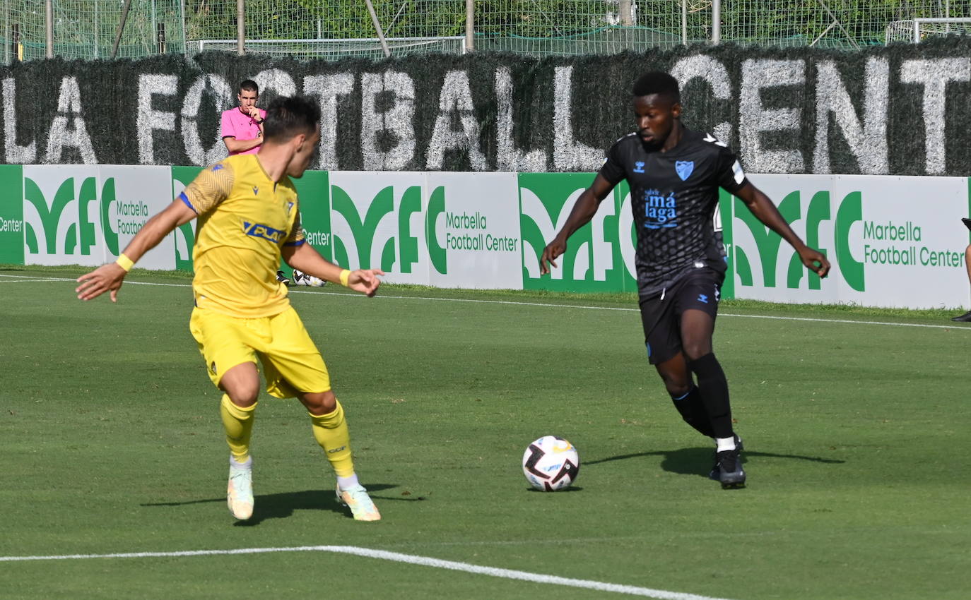 El Málaga pierde con el Cádiz en Marbella (0-2)