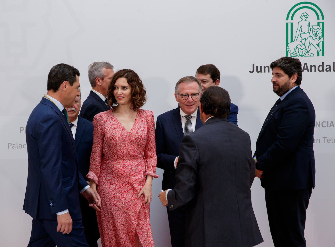 El presidente adelanta que ejercerá desde la cercanía y pone a los jóvenes en el centro.