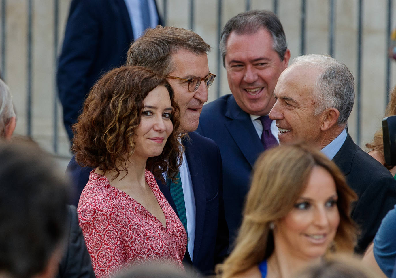 El presidente adelanta que ejercerá desde la cercanía y pone a los jóvenes en el centro.