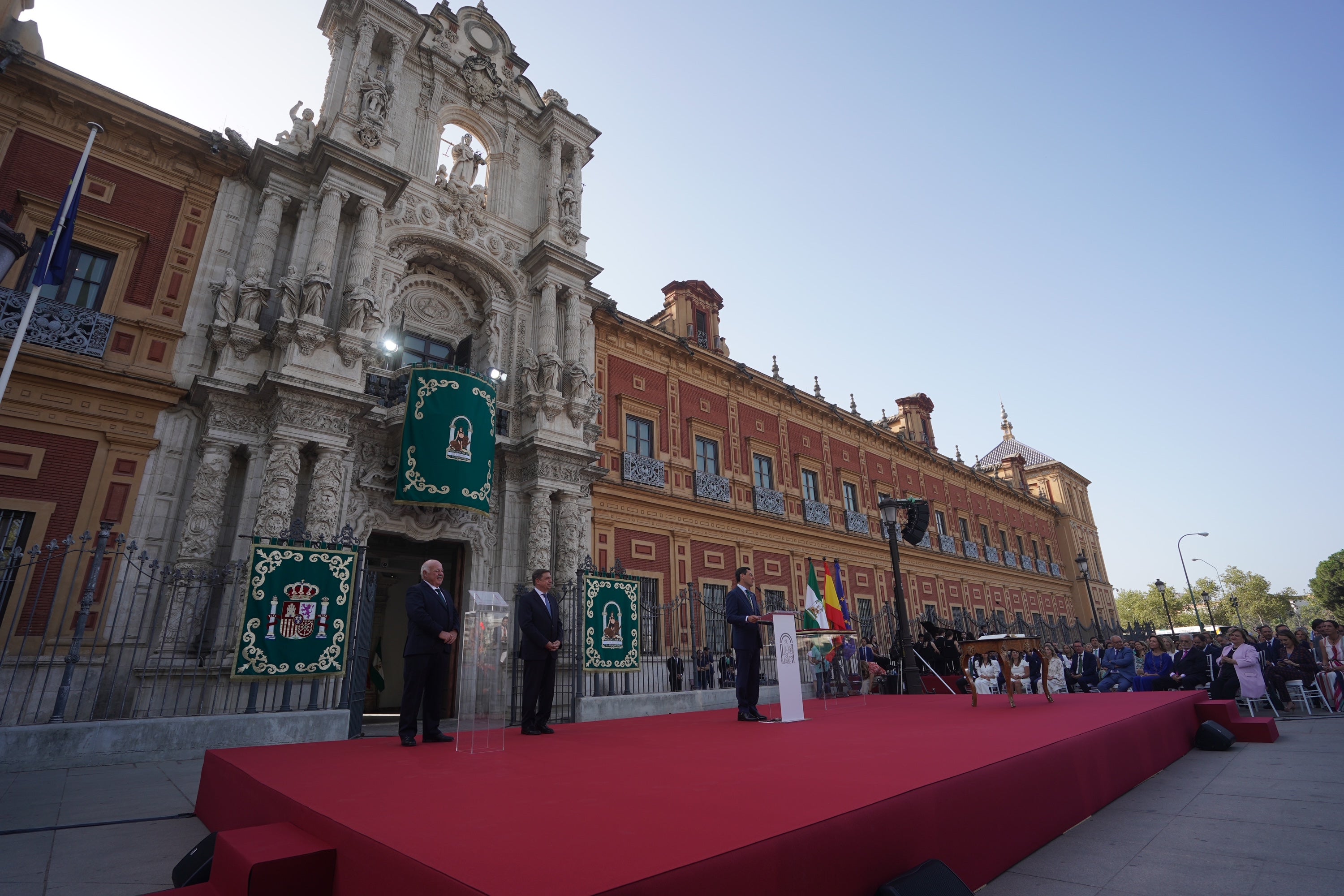 El presidente adelanta que ejercerá desde la cercanía y pone a los jóvenes en el centro.