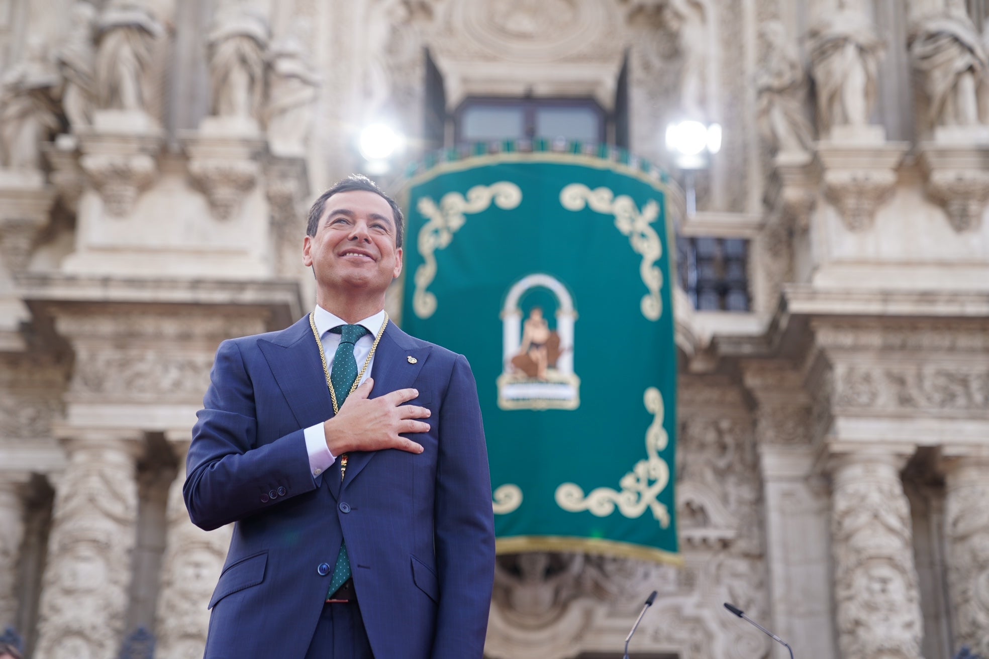 El presidente adelanta que ejercerá desde la cercanía y pone a los jóvenes en el centro.