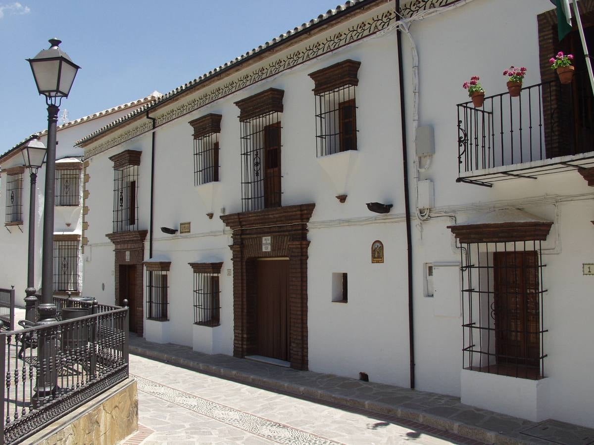 En la plaza principal del pueblo se conserva un valioso inmueble que tiene su origen en el siglo XVIII. 