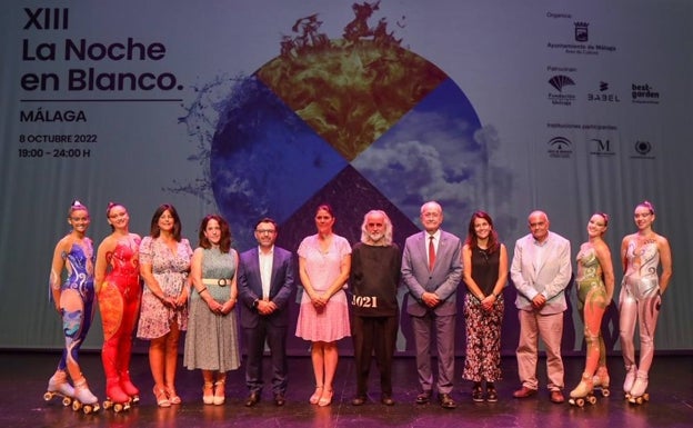 El alcalde y la concejala de Cultura con representantes de Fundación Unicaja, Babel, Best Garden y Diputación, y las patinadoras del Club Deportivo de Patinaje Artístico de Alhaurín el Grande.