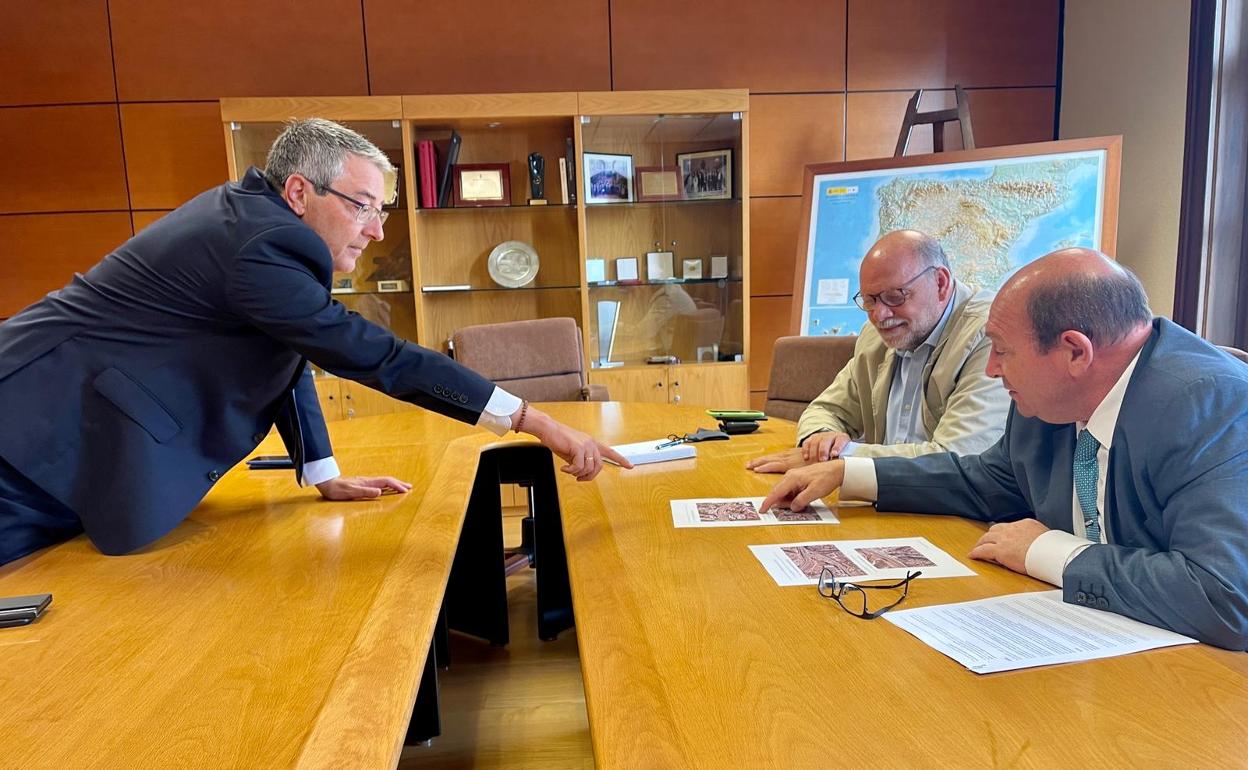 Un momento de la reunión celebrada en el Ministerio de Transportes. 