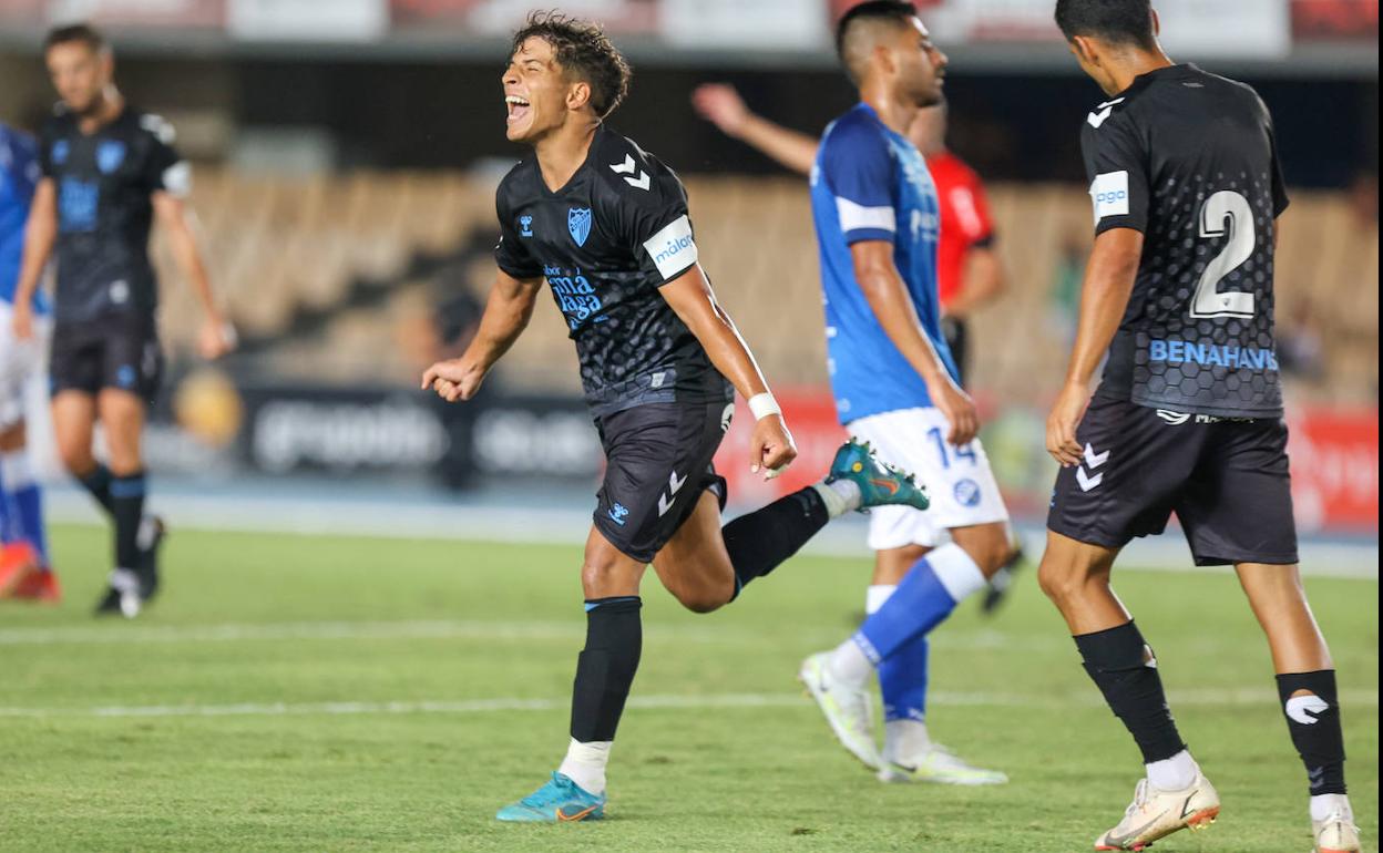 Haitam celebra el gol del empate, que abría la puerta de la remontada del Málaga en Chapín. 