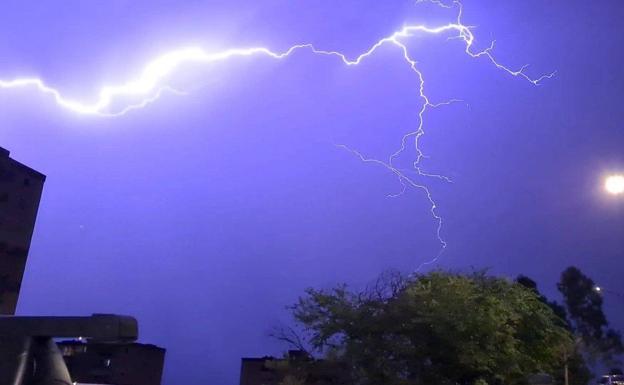 ¿Qué son las tormentas secas de verano y por qué son tan peligrosas?