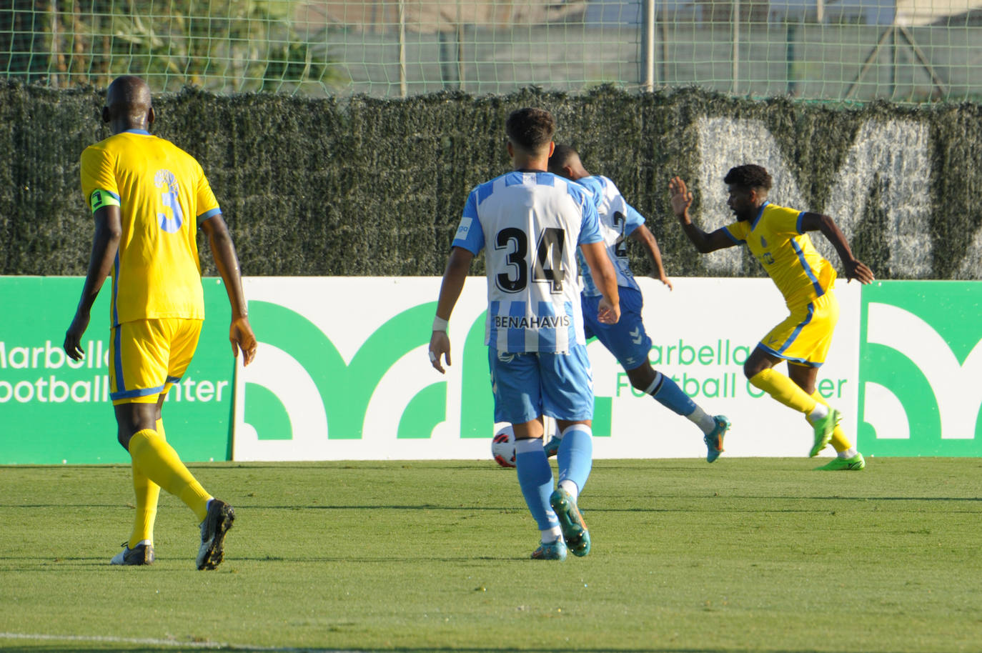 El Málaga acusó el calor y la ausencia de cambios ante el equipo árabe 