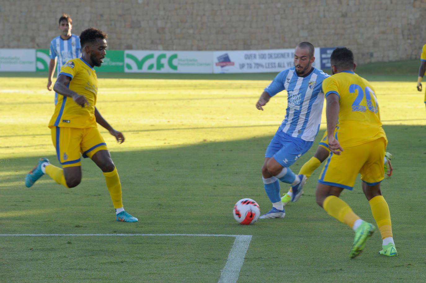 El Málaga acusó el calor y la ausencia de cambios ante el equipo árabe 