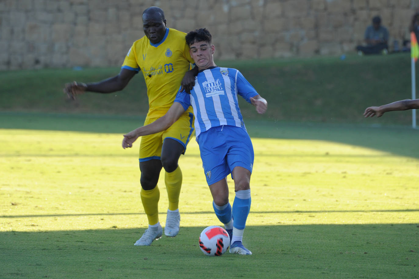 El Málaga acusó el calor y la ausencia de cambios ante el equipo árabe 