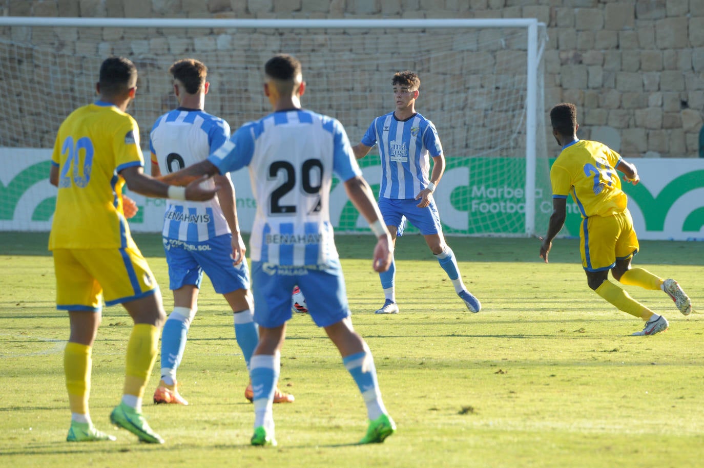 El Málaga acusó el calor y la ausencia de cambios ante el equipo árabe 