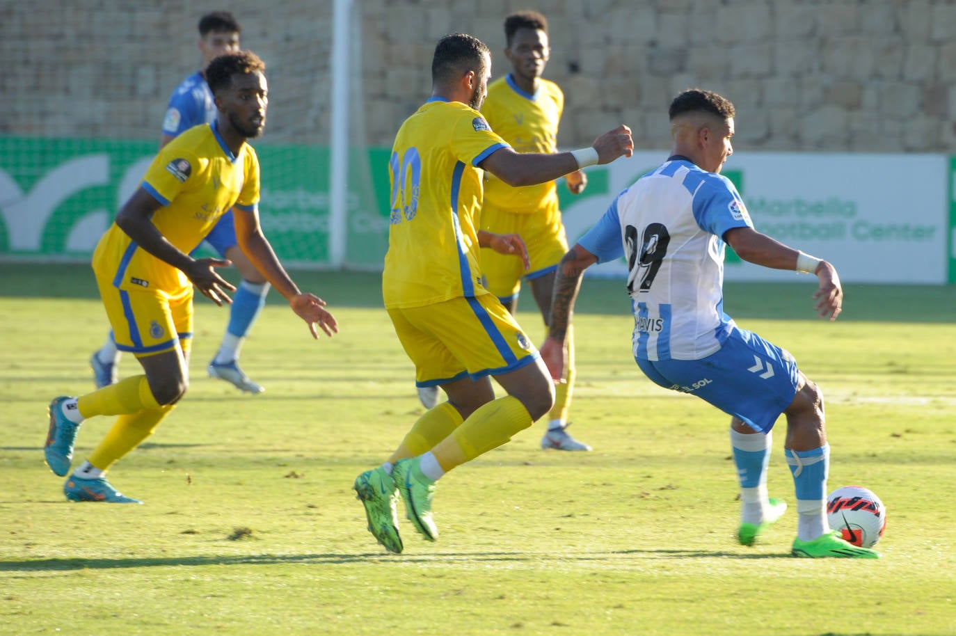 El Málaga acusó el calor y la ausencia de cambios ante el equipo árabe 