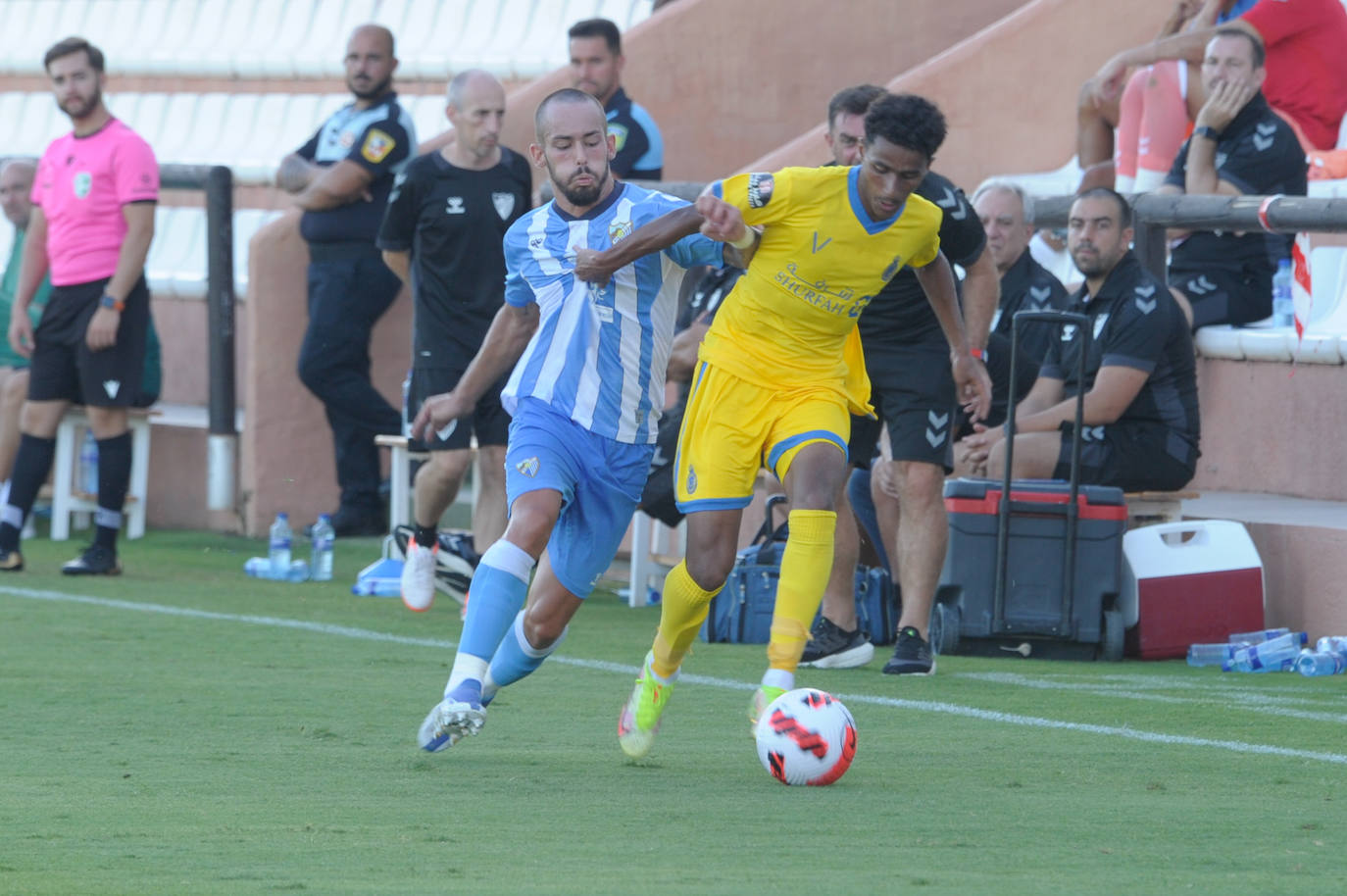 El Málaga acusó el calor y la ausencia de cambios ante el equipo árabe 