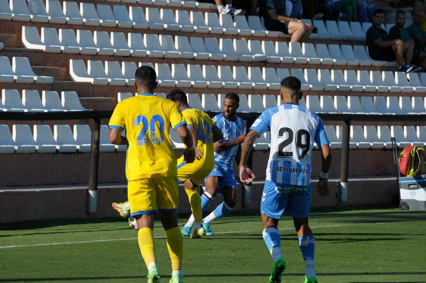 El Málaga acusó el calor y la ausencia de cambios ante el equipo árabe 