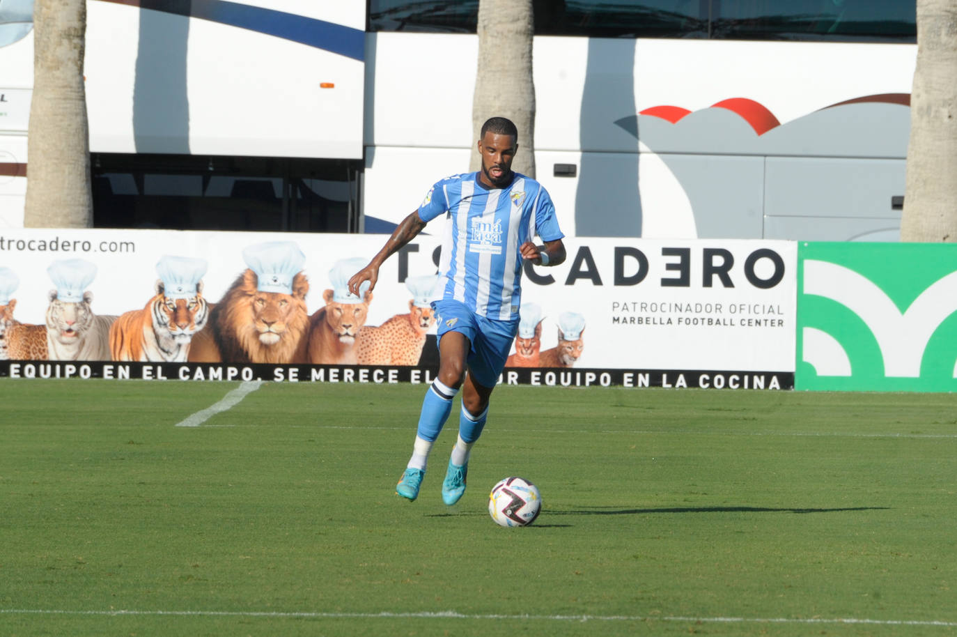 El Málaga acusó el calor y la ausencia de cambios ante el equipo árabe 