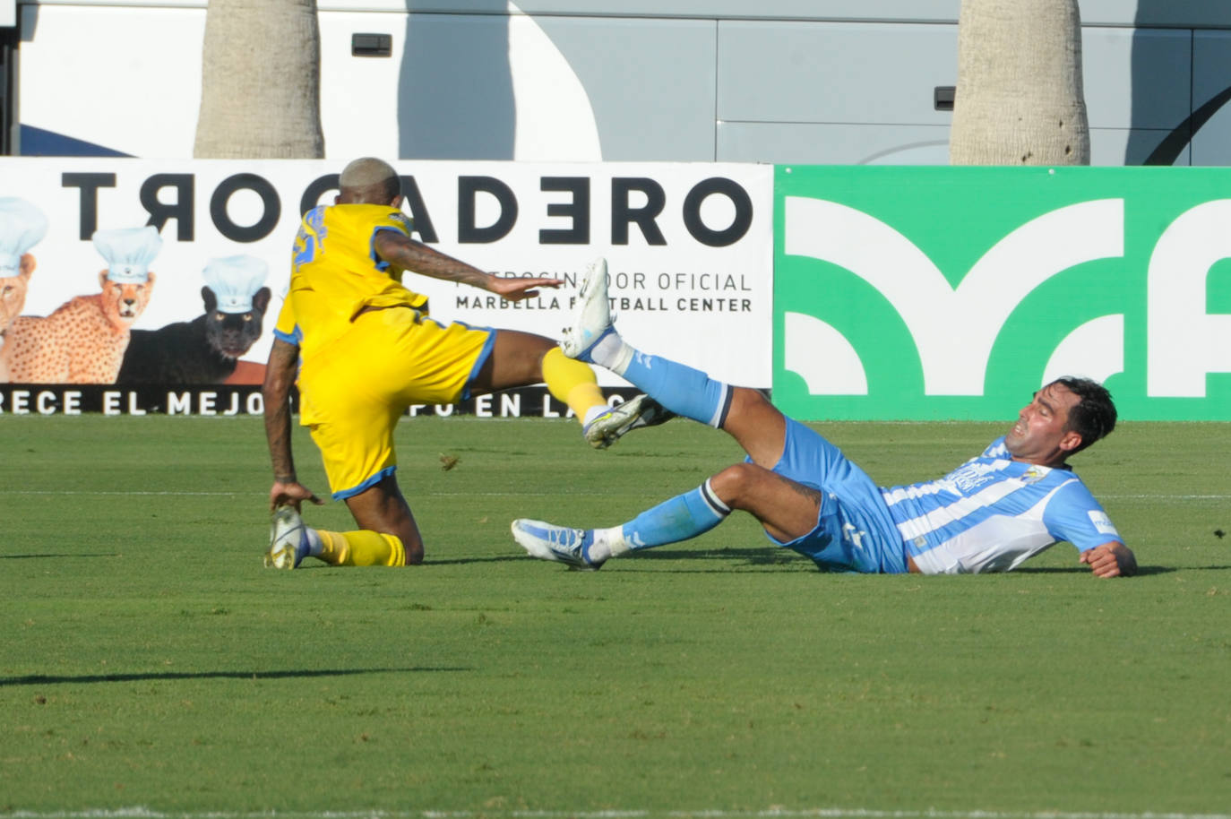 El Málaga acusó el calor y la ausencia de cambios ante el equipo árabe 