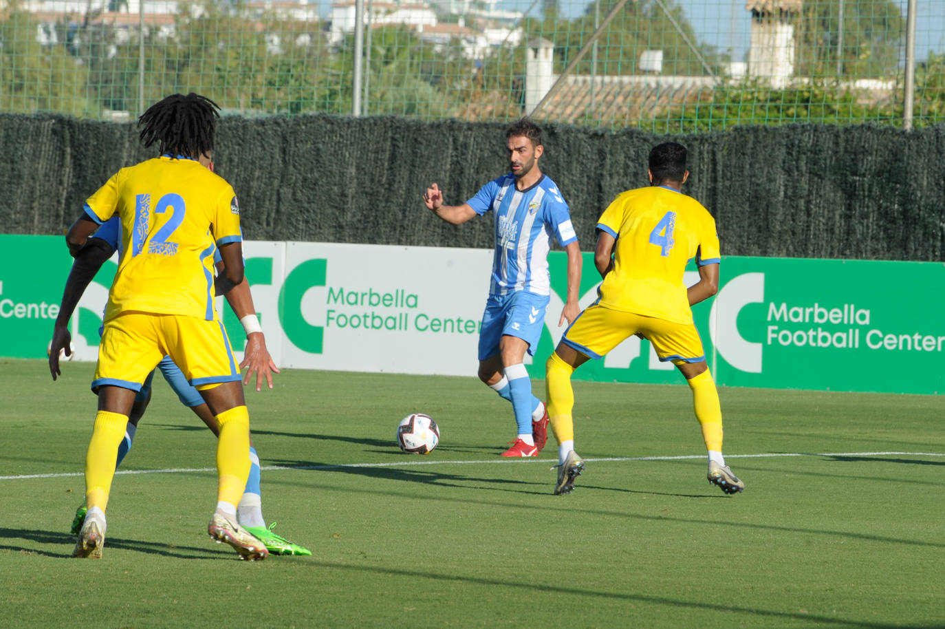 El Málaga acusó el calor y la ausencia de cambios ante el equipo árabe 